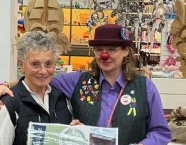 Een warm gebaar voor clown Tante Jans en onze jongste patiënten